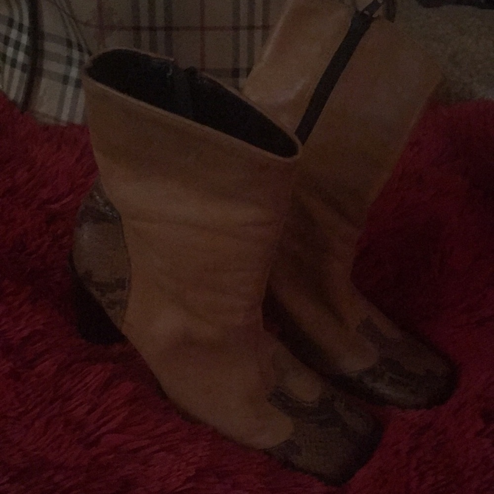 Bootie Boots 👢! Good condition! Size 7!👢👢👢